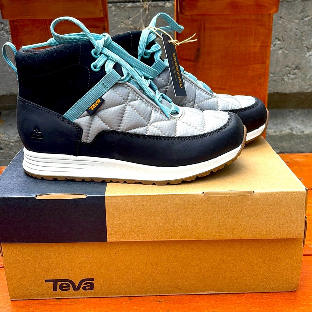 Teva ReEmber Commute WP Size 6